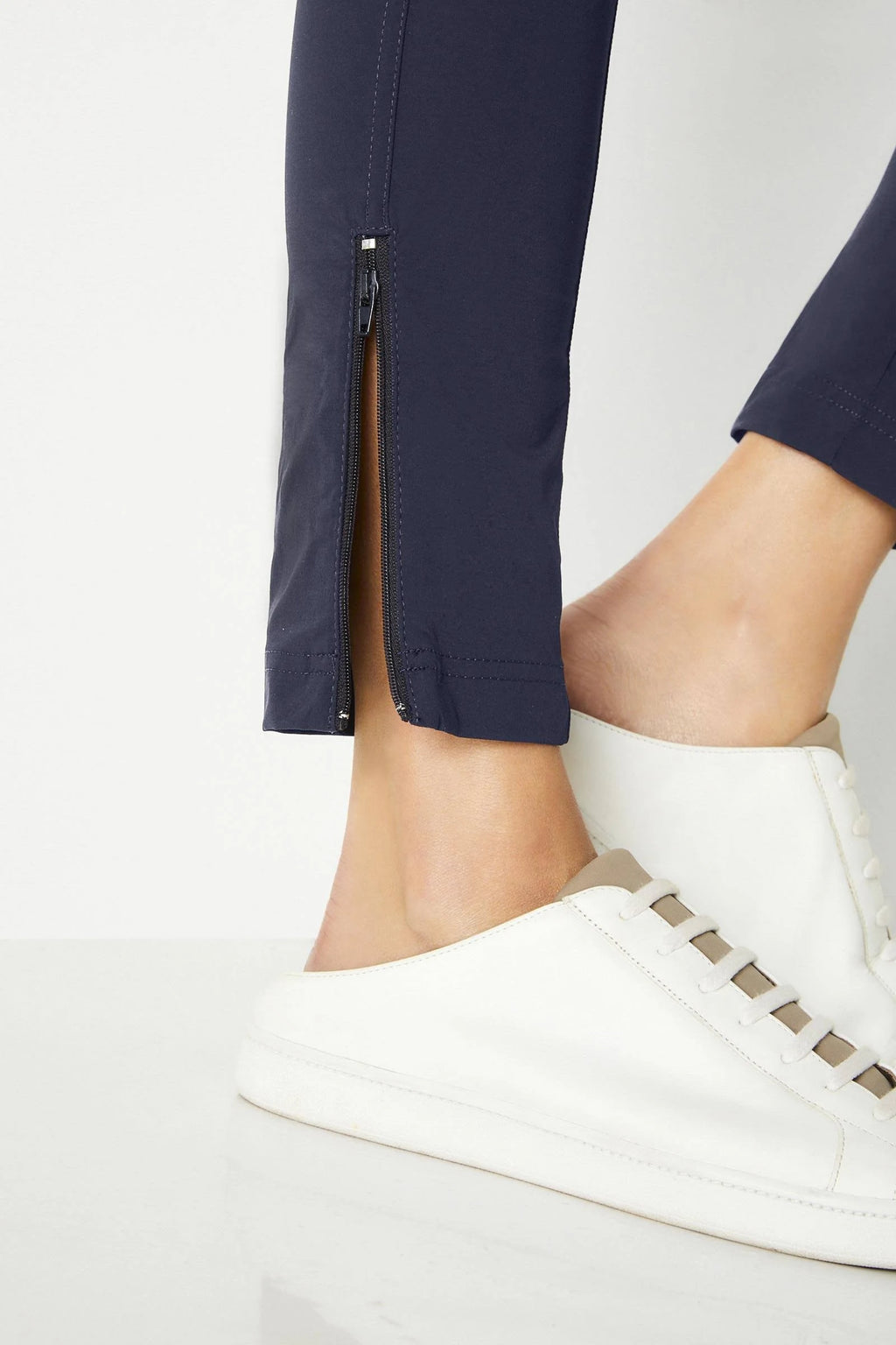 Contrast-Panel Legging Black B356516