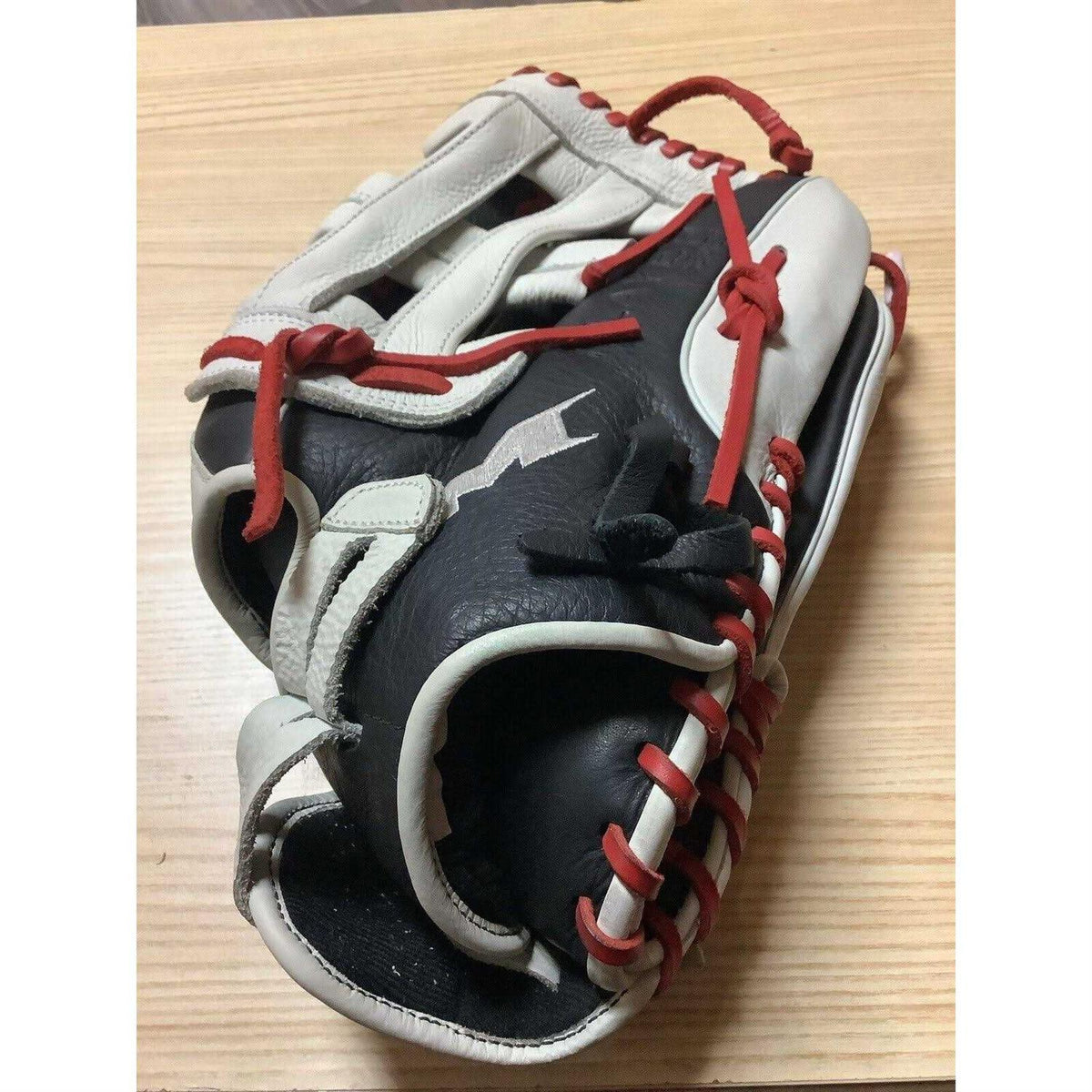 Slowpitch Softball Glove M576