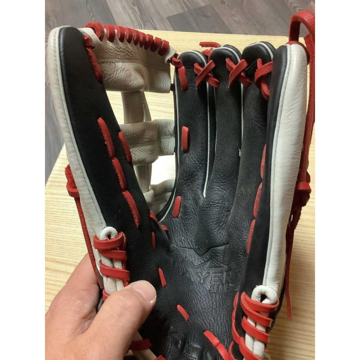 Slowpitch Softball Glove M576