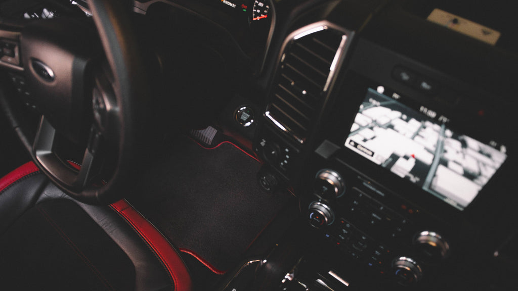 Black with Red Edging Carpet Car Mats U122
